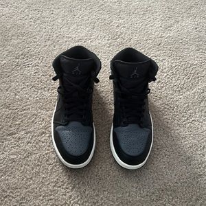 Jordan 1 Mid